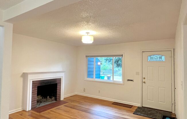 St Johns Single Family Home with Modern Amenities and Fully Fenced Backyard