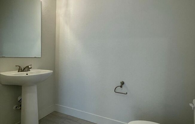 3 BED/3 BATH TOWNHOME AVAILABLE NOW!