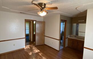 3 beds, 1.5 baths, $1,295