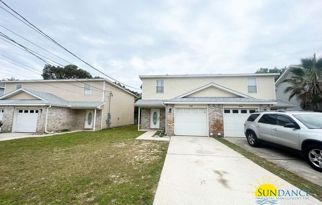 Beautiful 3 Bedroom 2-Story Unit in Navarre!
