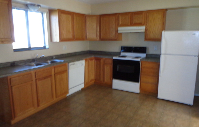 2 beds, 1 bath, 720 sqft, $775, Unit 3312-09