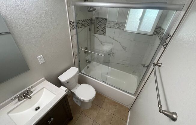 $2,790 – STUNNING 3 BEDROOM REMODELED HOME IN NEWARK