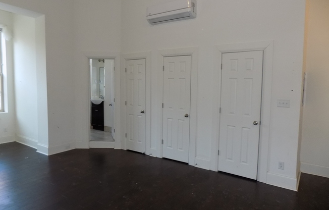 Studio, 1 bath, 1,200 sqft, $1,200, Unit 1038-1B