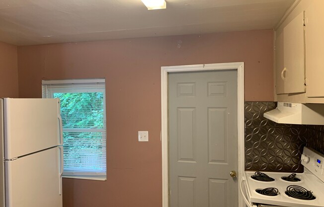 Move-in ready 1 Story Duplex located in the Greenwood Park Subdivision!