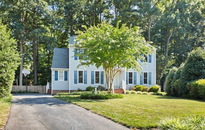 Cozy Colonial on quiet cul-de-sac in Woodlake.