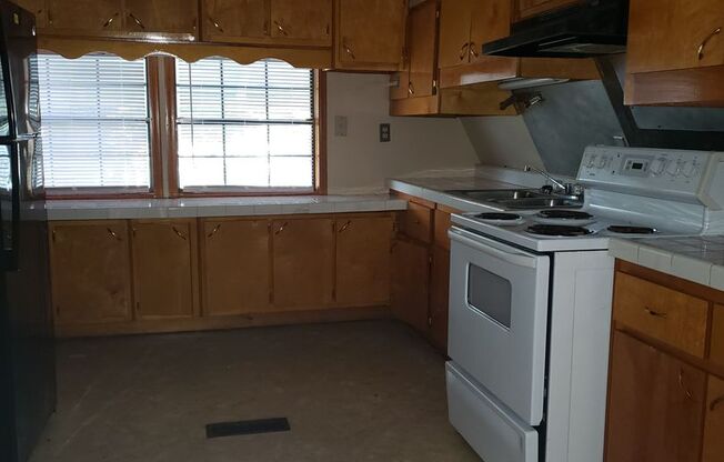 1 bed, 1 bath, 700 sqft, $850, Unit D