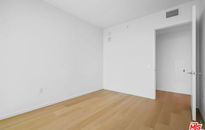 2 beds, 2 baths, 1,305 sqft, $4,800, Unit 2811