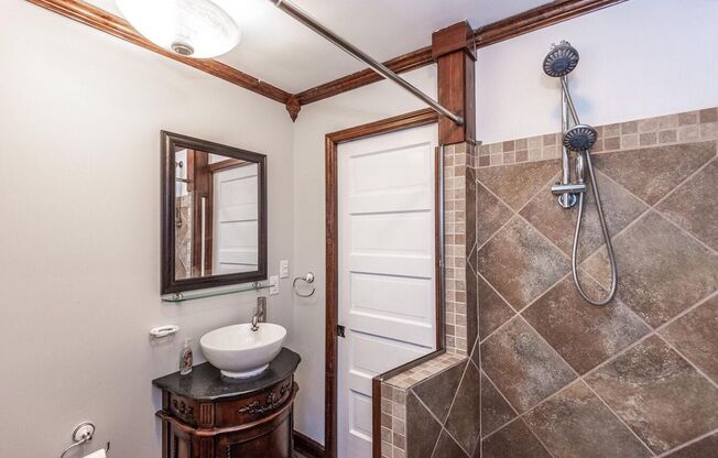 HUGE 4 BEDROOM BEAUTY IN BEECHVIEW!!! WALKING DISTANCE to PUBLIC TRANSPORTATION & ONLY 8 MINUTES TO DOWNTOWN! SECTION 8 WELCOME!