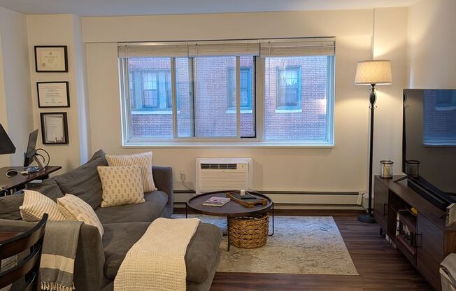 1 bed, 1 bath, 606 sqft, $2,950, Unit 701