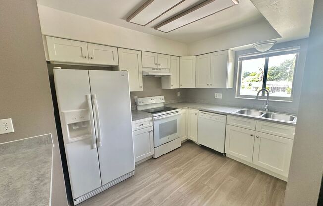 r2549so - 2549 S Oak Avenue