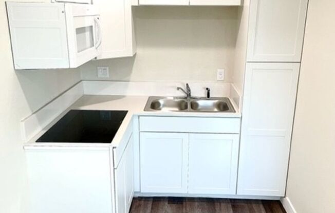 Jefferson West - 1 BR/1 BA Newly Renovated Apartment!