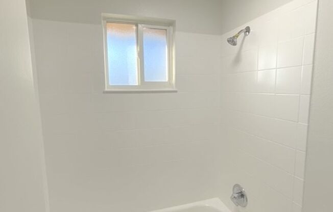 2 beds, 1 bath, 832 sqft, $1,550, Unit 211