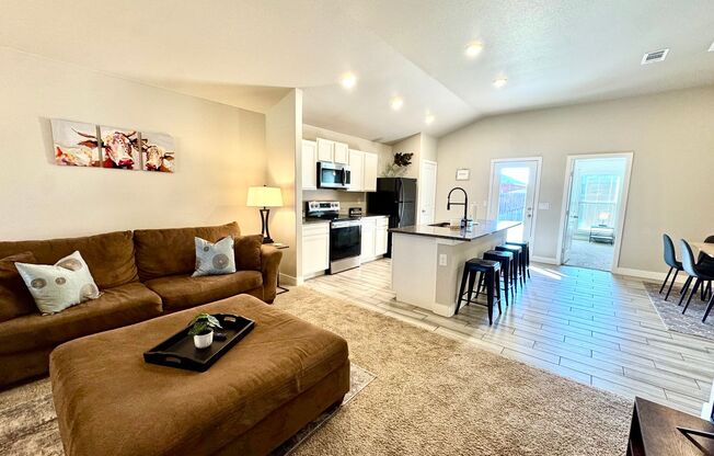 Furnished Rental 3 bed 2 bath Minimum of 30-day stay