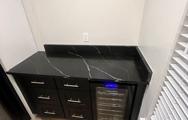 3 beds, 2 baths, 1,200 sqft, $2,599, Unit 1517-01