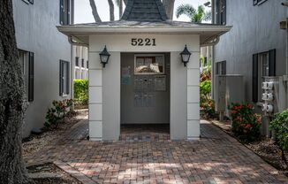 5221 BAYSHORE BOULEVARD