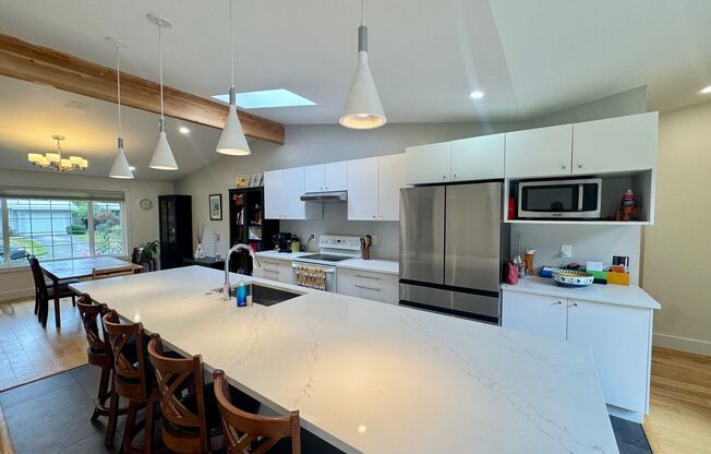Fantastic Rambler in Lake Hills with A/C!