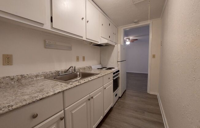 1 bed, 1 bath, 575 sqft, $1,050, Unit Unit #30