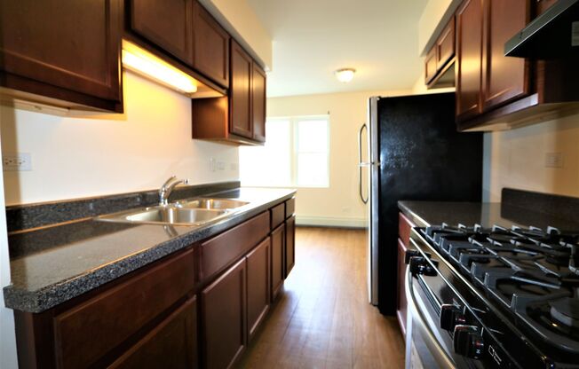 2 beds, 1 bath, 1,050 sqft, $1,100, Unit UNIT 2D