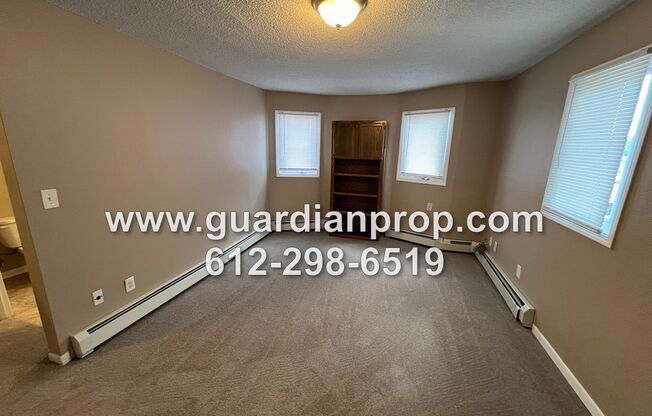 1596 Minnehaha Ave W
