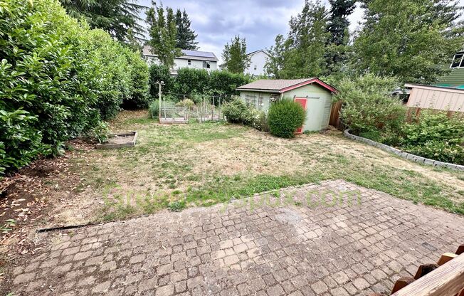 2-Bedroom House with Fully Fenced Backyard with Garden