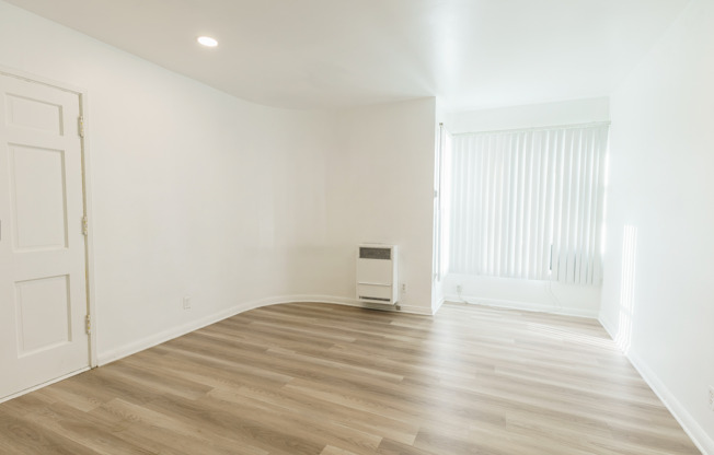 Studio, 1 bath, 325 sqft, $2,398, Unit 15