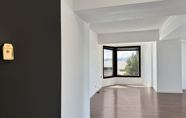 2 beds, 1 bath, $3,400, Unit APARTMENT 517