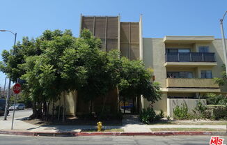 1301 N MANSFIELD AVE