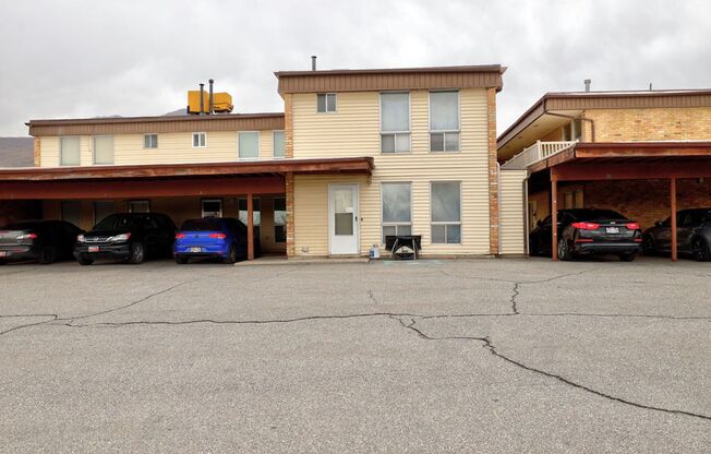1 bed, 1 bath, 720 sqft, $1,095, Unit UNIT 12