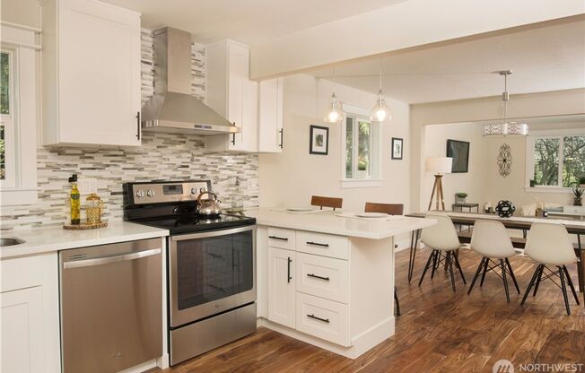 4 Bed 3 Bath SFR Fully Fenced Home in Shoreline