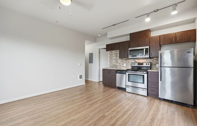 2 beds, 1 bath, 552 sqft, $1,725, Unit 413