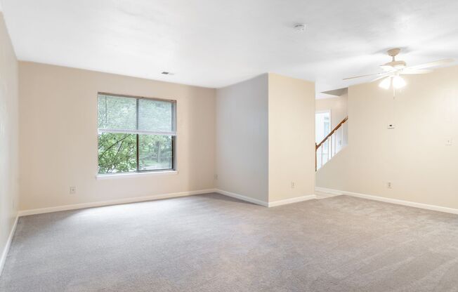 3 Bed/2 Bath Pet Friendly Bus Route. Parking.