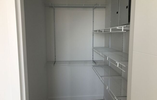 2 beds, 2 baths, 1,000 sqft, $2,550, Unit 606