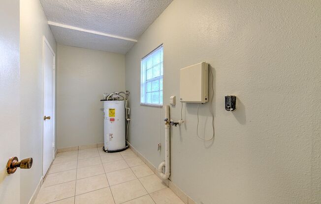 Very nice large 5 bedroom/3 bathroom home in booming Ybor city area