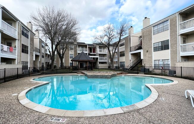 Charming Downstairs 2/2 in Briarwick Condos