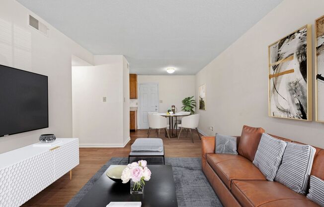 1 bed, 1 bath, 624 sqft, $975, Unit 906-906D Foxcroft