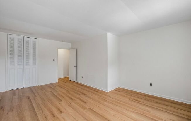 3 beds, 2 baths, 1,209 sqft, $2,330, Unit 115
