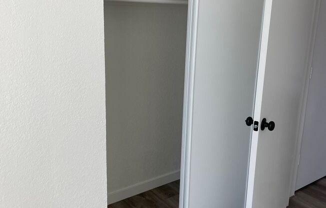 2 beds, 1 bath, 750 sqft, $1,163, Unit 17
