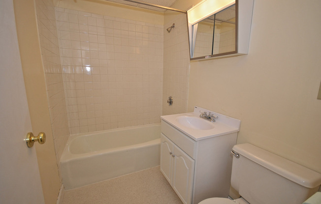 1 bed, 1 bath, $1,545, Unit 27A