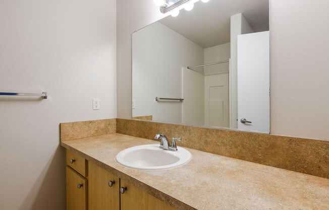 2 beds, 2 baths, 1,004 sqft, $1,625, Unit D34