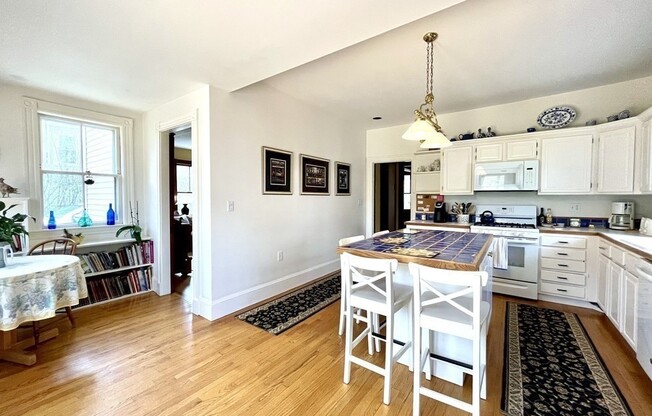 4 beds, 2.5 baths, 2,453 sqft, $5,600