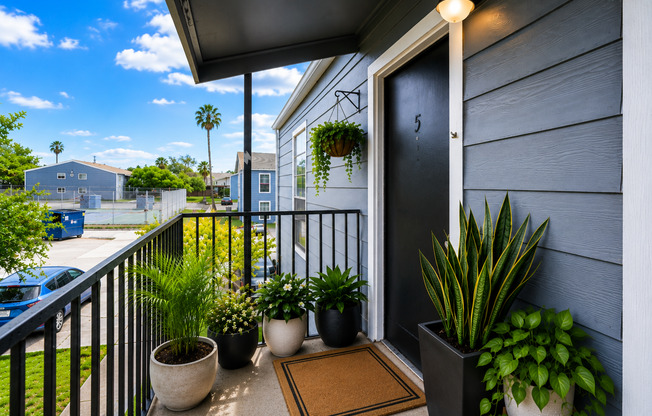 2 beds, 1 bath, 910 sqft, $950, Unit H8