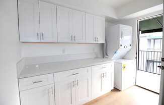 3 beds, 1 bath, $2,762, Unit 1/2a