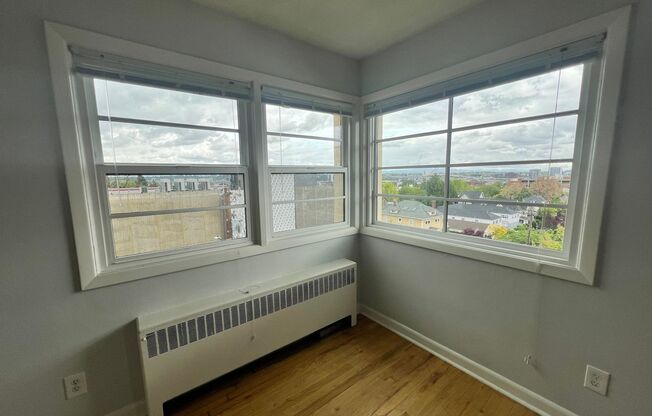 1 bed, 1 bath, 609 sqft, $1,450, Unit 422