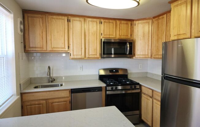 2 beds, 1 bath, 897 sqft, $2,195, Unit A-19