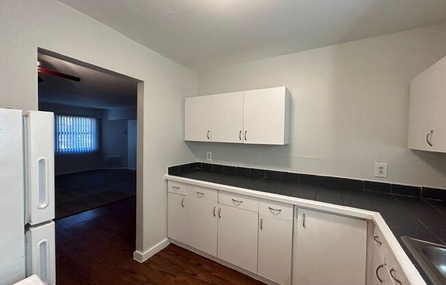 2 beds, 1 bath, $850, Unit MA9141
