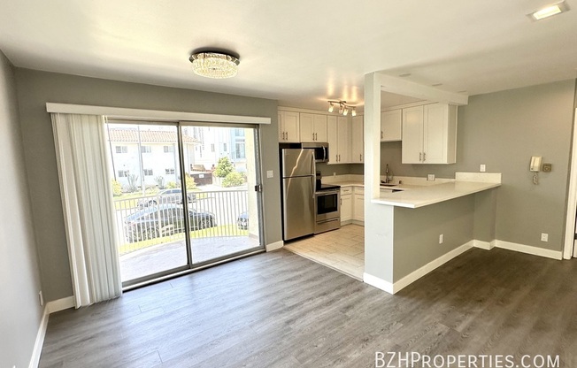 326 1/2 S SERRANO AVE