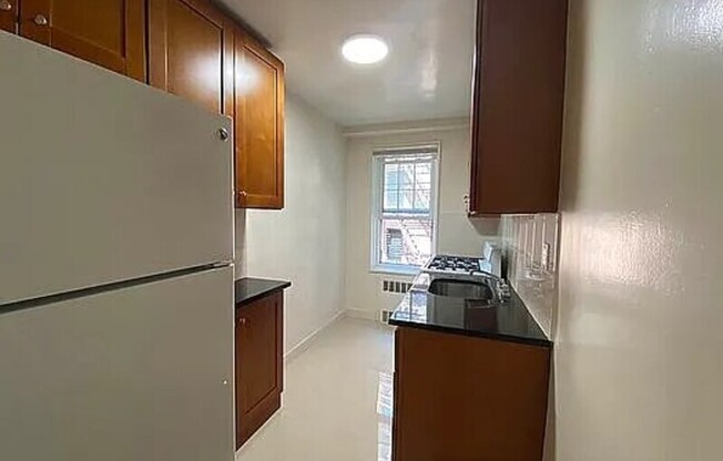 140-35 Burden Crescent