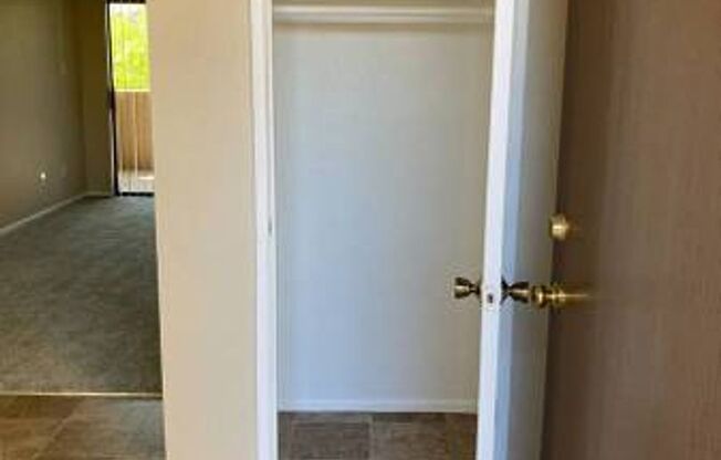 2 beds, 2 baths, 900 sqft, $1,375, Unit 237