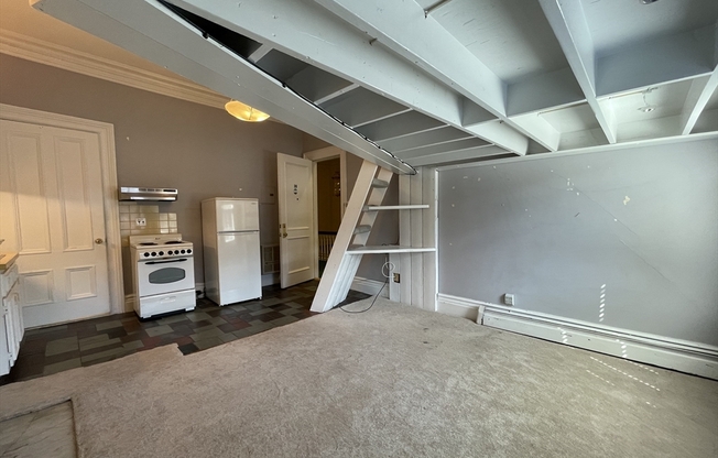 Studio, 1 bath, 400 sqft, $2,400, Unit 3B