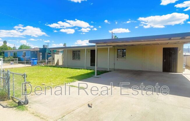 2321 E LYNNE LN